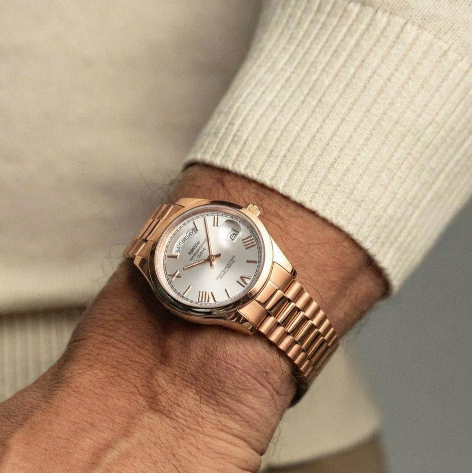SUBLINER 39MM DATE NIGHT - Montre à Quartz pour Homme Style Luxe